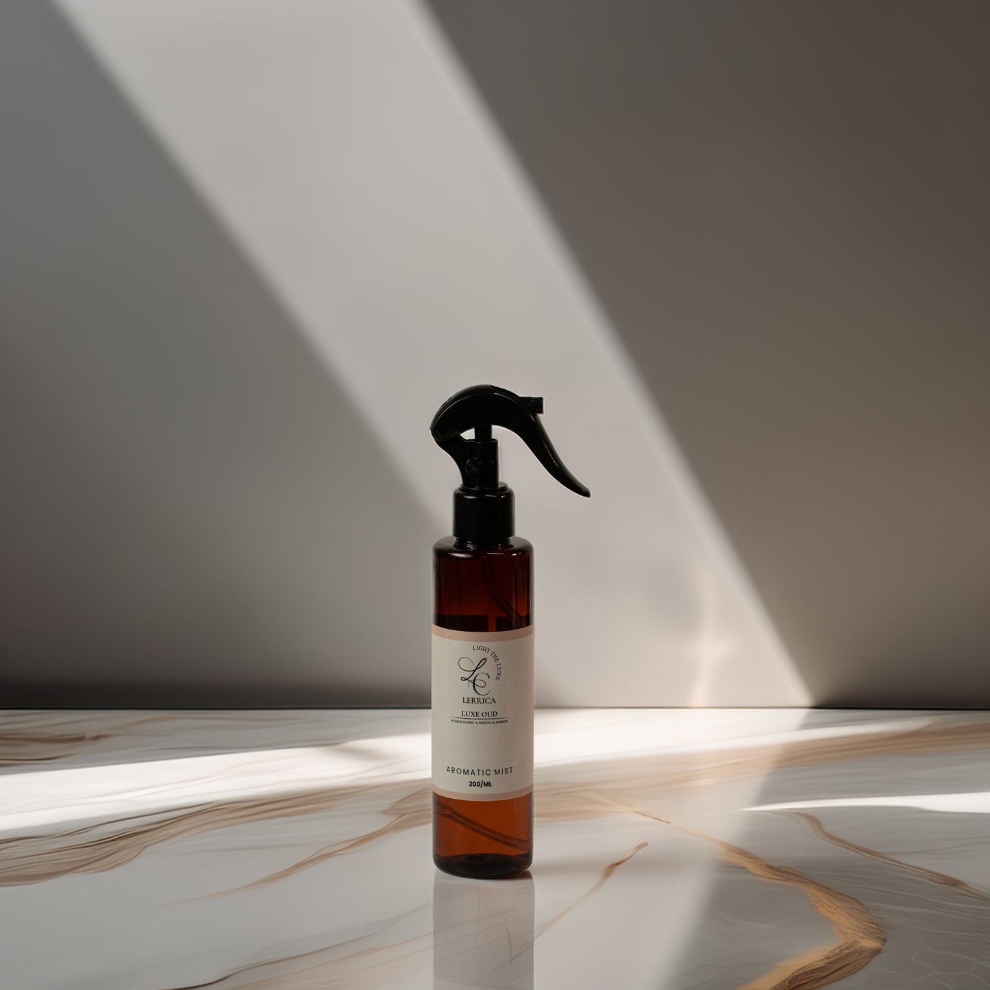 Serene Aroma: Fine Air Diffusion - Luxe Oud