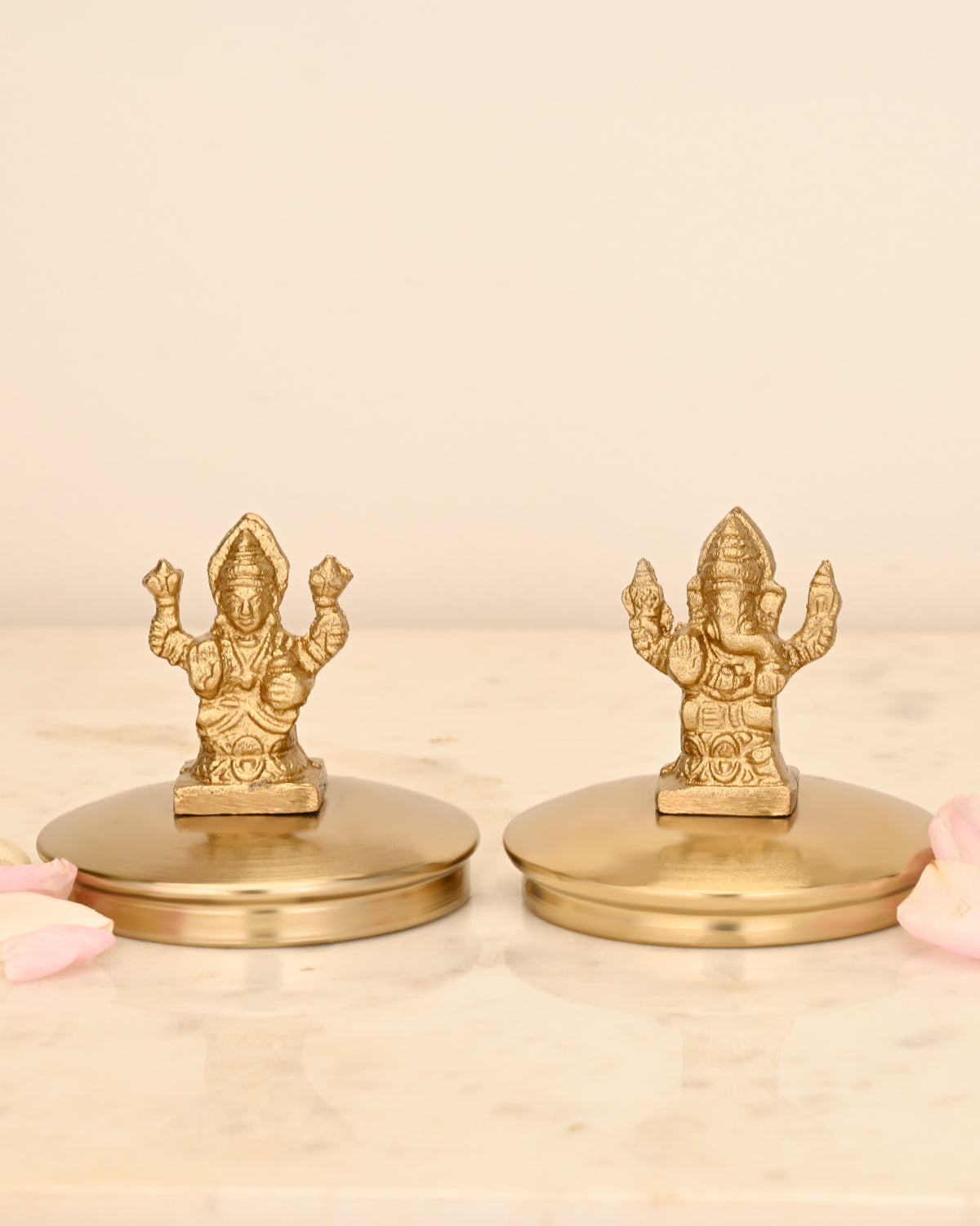 Divine Aura Candle - Ganesh ji and Lakshmi Ji