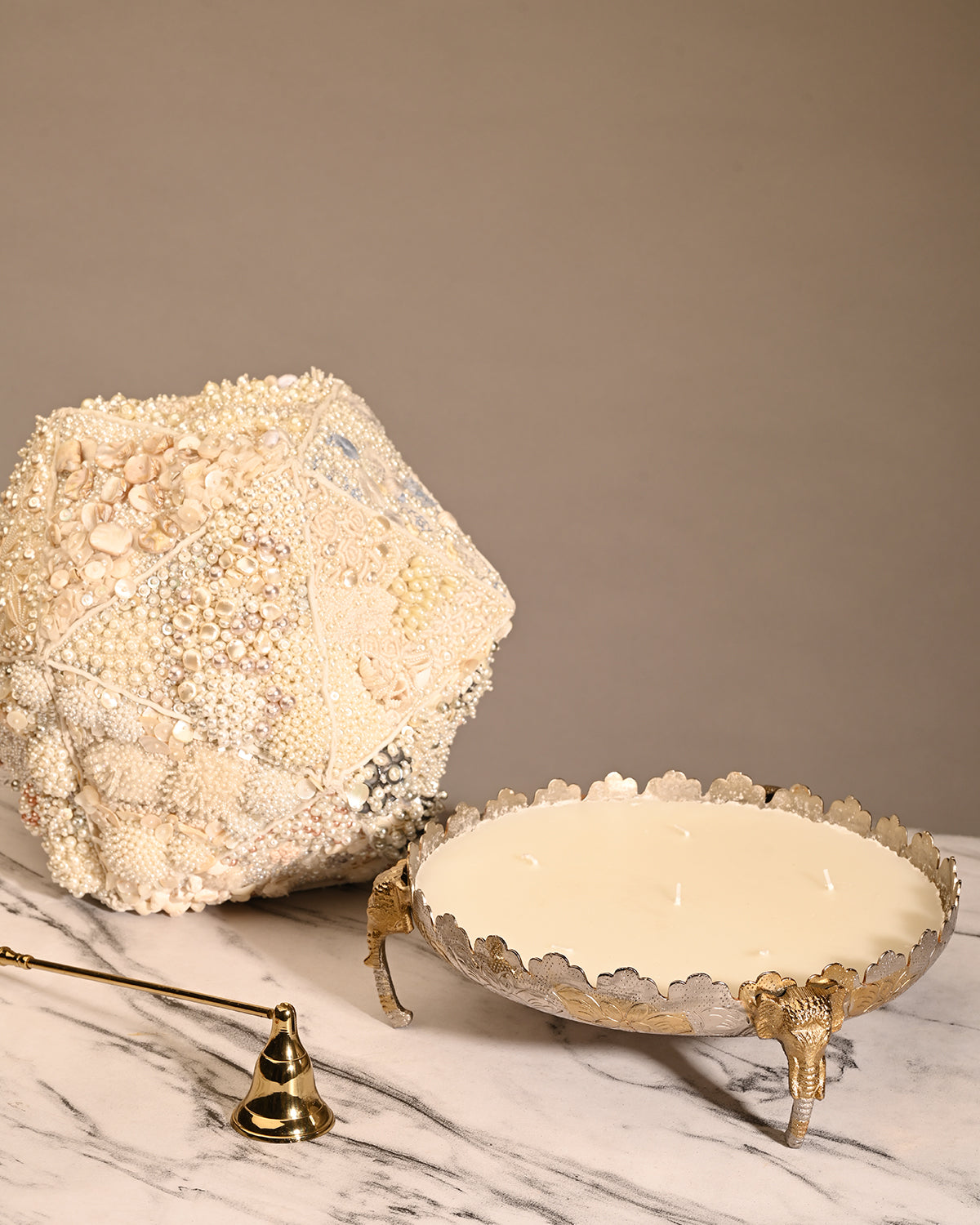 ROYAL REGAL LOTUS CANDLE WITH ELEPHANT BASE